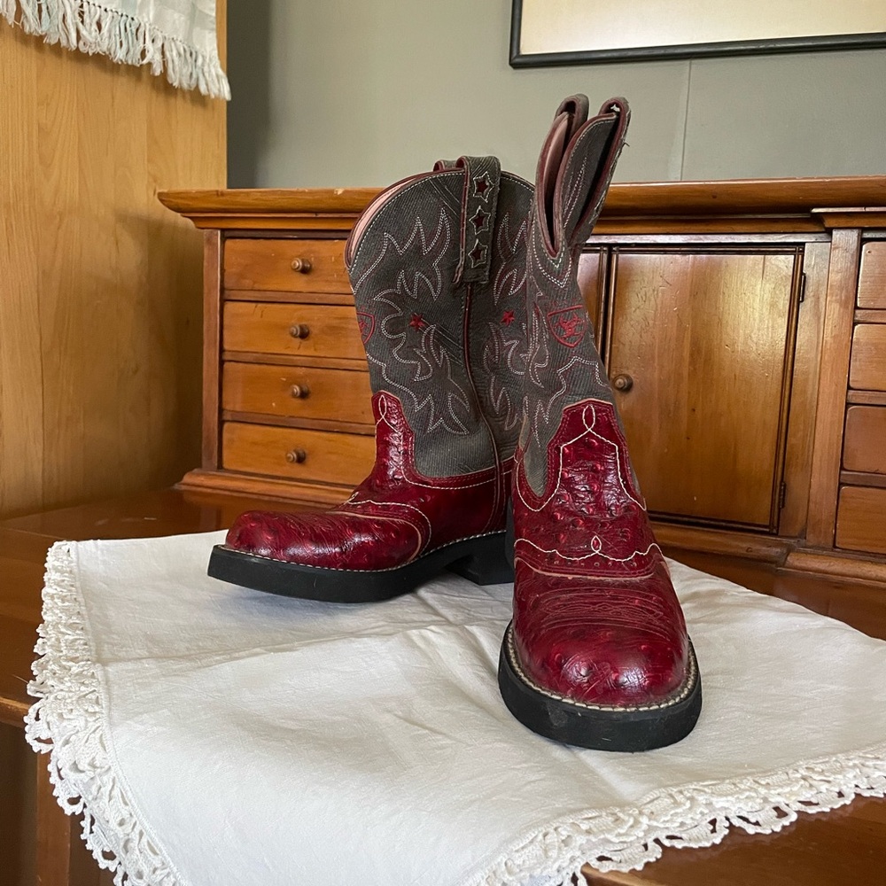 Ariat Fatbaby Roper boots, new, never been worn